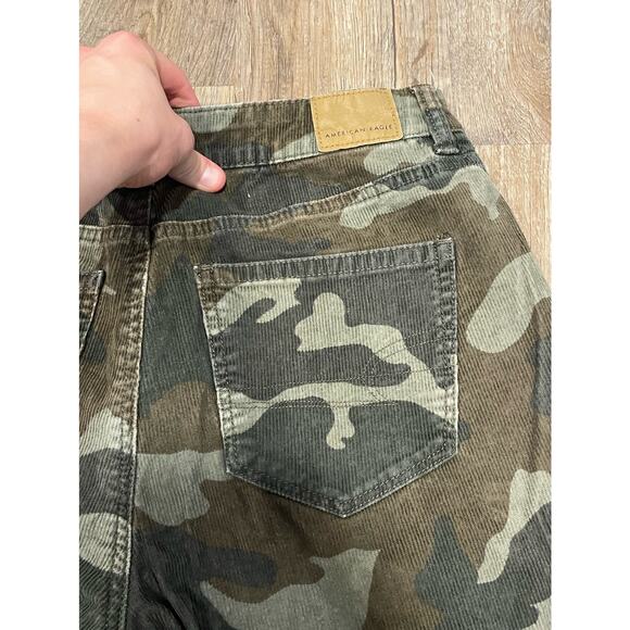 American Eagle Womens Camo Mom Jean Size 26/27 - Picture 9 of 12